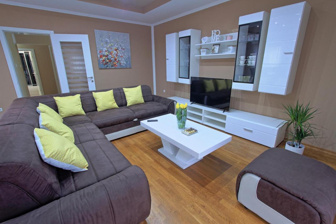 Holiday House Lana Otocsán Kültér fotó